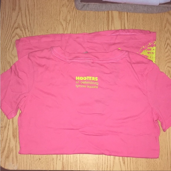 New Women’s Hooters V-Neck Tee FLA Medium Large XL - Picture 4 of 7